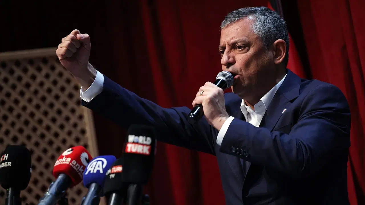 'İsimleri tek tek belli' sözleriyle seslendi... Özgür Özel'den, Erdoğan'a 'Fatma Betül Sayan Kaya' soruları: 'Hesaplarına el koyacak mısın?'