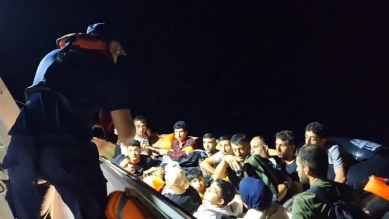 Bodrum açıklarında 29 kaçak göçmen kurtarıldı, 18 göçmen yakalandı