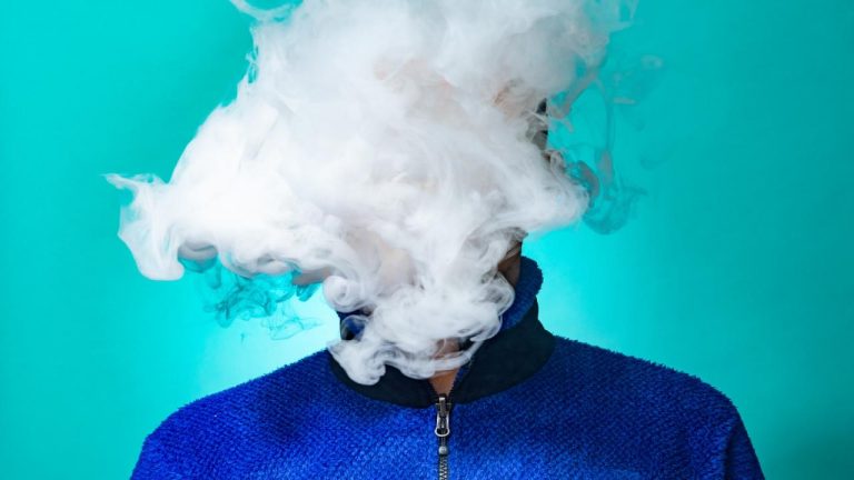 İngiltere’de sigara yasağı başlıyor: 2009’dan sonra doğanlar sigara almayacak