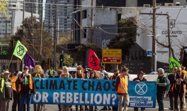 Silah fuarında protesto: İnsanlar sokaklara döküldü – Son Dakika Dünya Haberleri