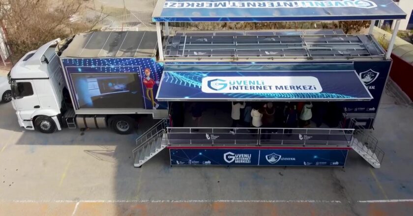Güvenli İnternet Tırı yaklaşık 81 bin öğrenciye ulaştı
