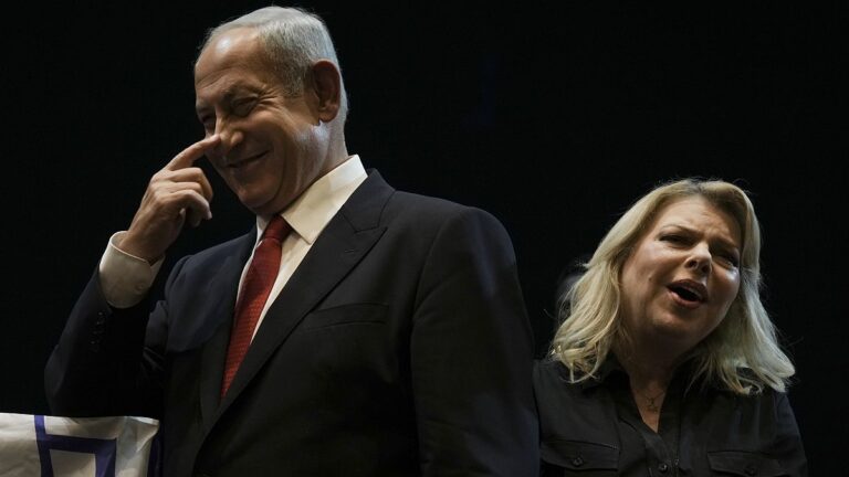İsrail başsavcısı, siyasi muhaliflere taciz şüphesiyle Sara Netanyahu hakkında soruşturma başlatılması emrini verdi