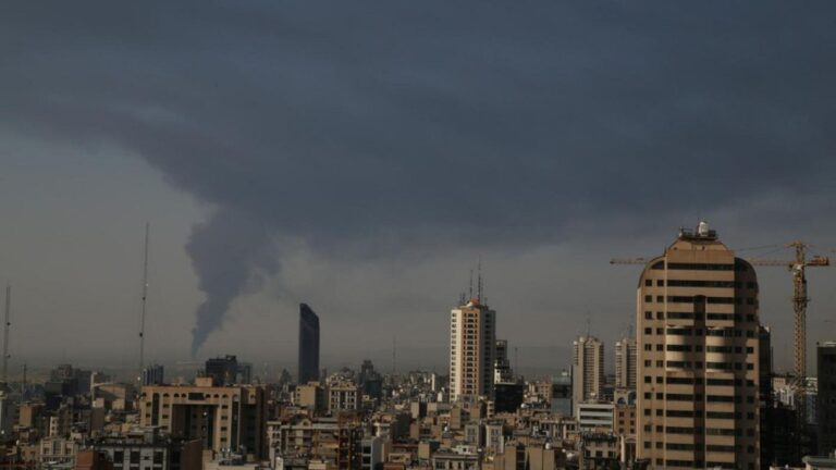 İsrail İran devlet televizyonuna vurdu