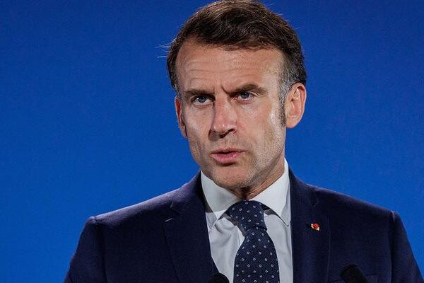 Macron’dan Pezşkiyan’a dikkat çeken telefon! “Fransız mahkumları serbest bırak”