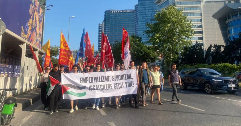 Siyasi partiler İsrail Konsolosluğu’na yürüdü: “İstilacı her zaman kaybetti” – Türkiye haberlerini kırdı