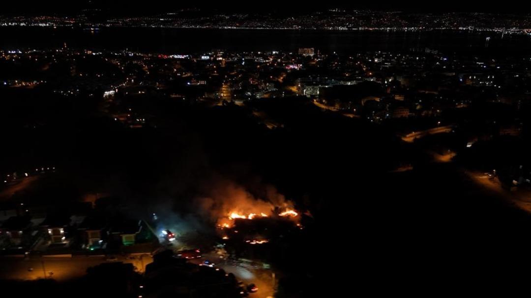 Kocaeli'deki Daşiskele'deki Ateş 2 Geceyi Aydınlattı 2