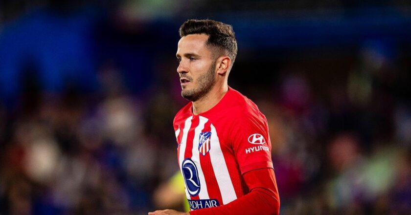 Trabzonspor Saul Niguez İşareti Yapıyor