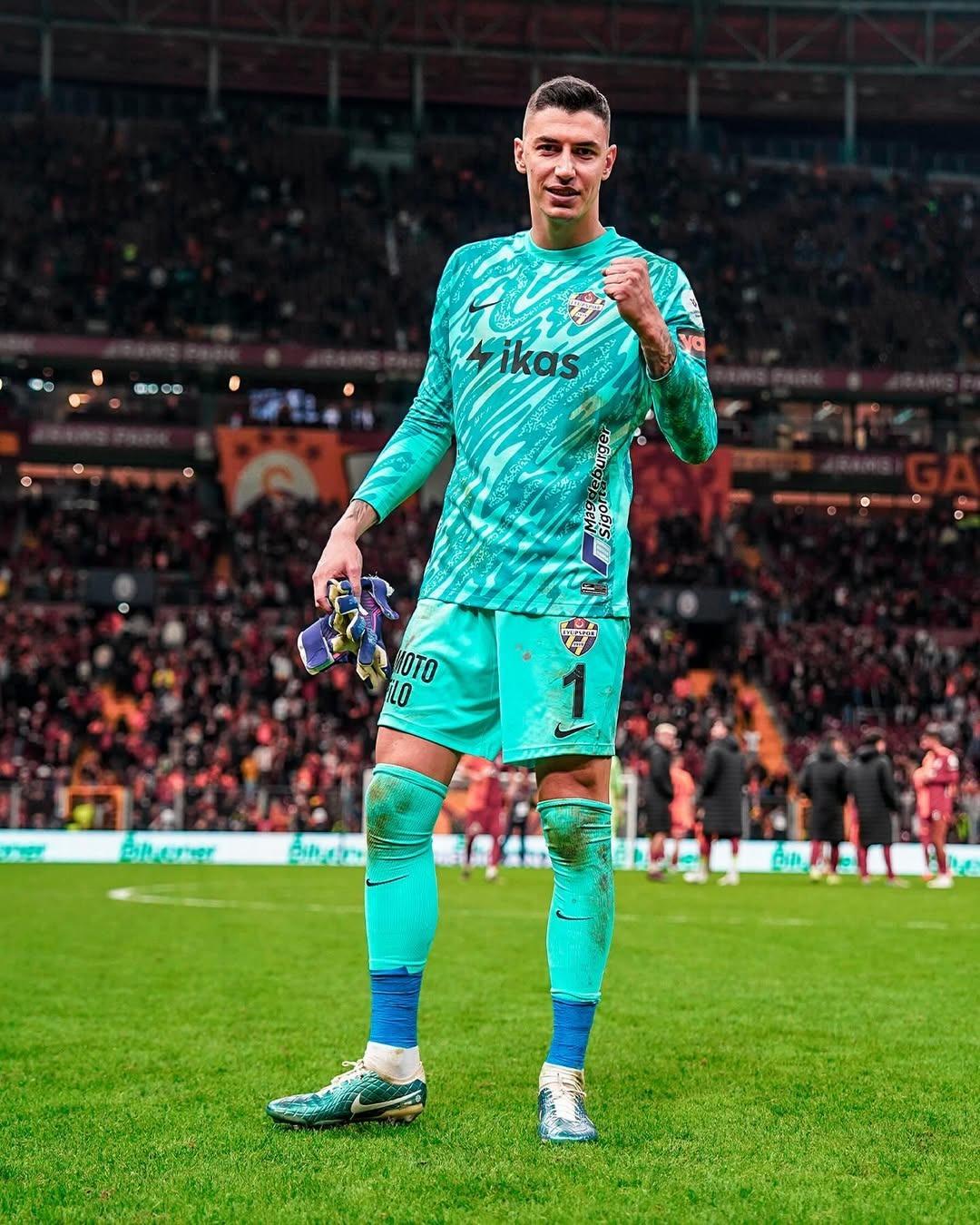 Fransız ekibi Lille Eyupsport'adan Berke Özer resmi olarak müzakerelere başladı! Yıldızın adı Galatasaray listesindeydi ... 3