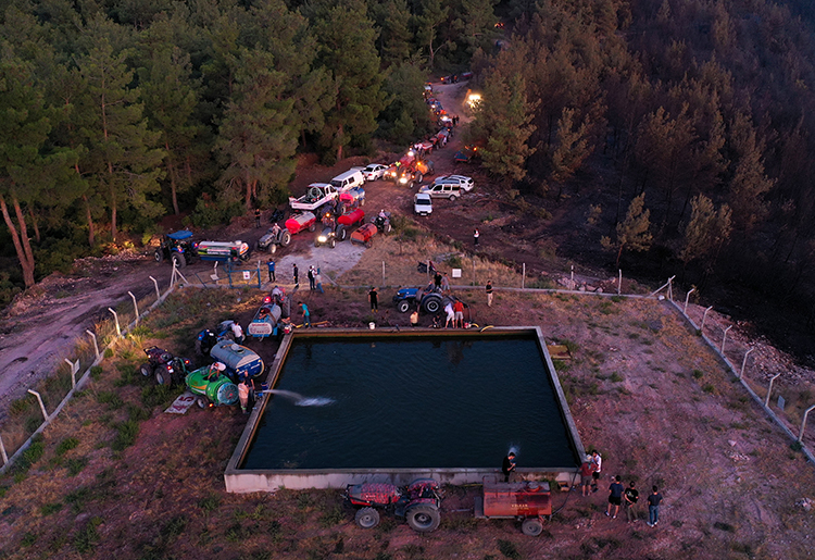 Çanakkale ve Manisa'da orman yangınının müdahalesi devam ediyor