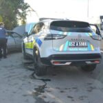Kontrolü dışarıda bıraktı, polis arabasını vurdu: yaralandı