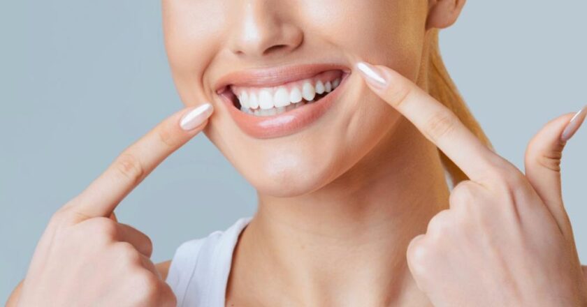Parlak Gülümsemelerin Sırrı Diş Beyazlatma ve Gülüş Tasarımı Uygulamaları