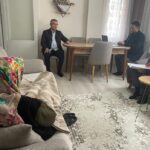 Mahkeme, evin salonuna taşındı; hakim ve zabıt katibi geldi!